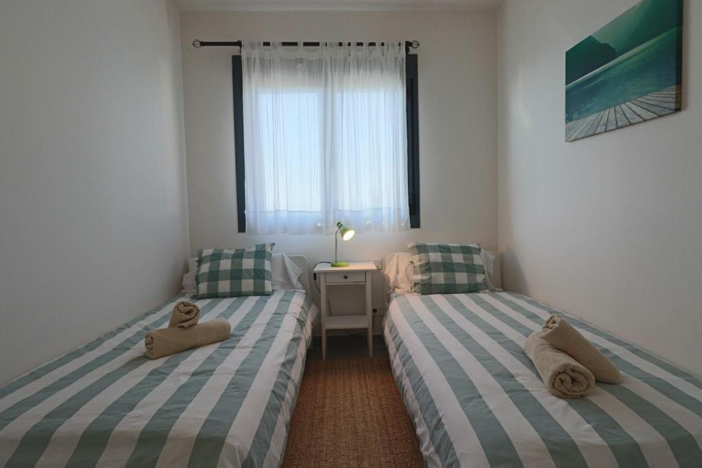 Łóżko lub łóżka w pokoju w obiekcie Enjoy La Reserva El Rompido