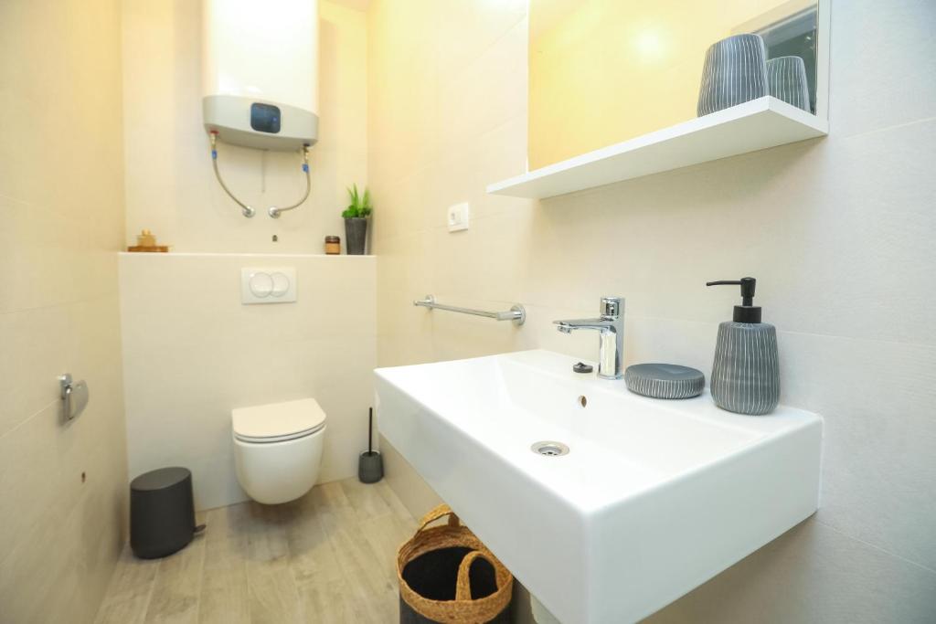 Kúpeľňa v ubytovaní Apartmani Kolovare
