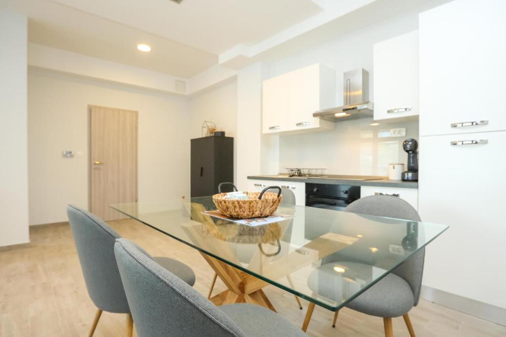 Kuchyňa alebo kuchynka v ubytovaní Apartmani Kolovare