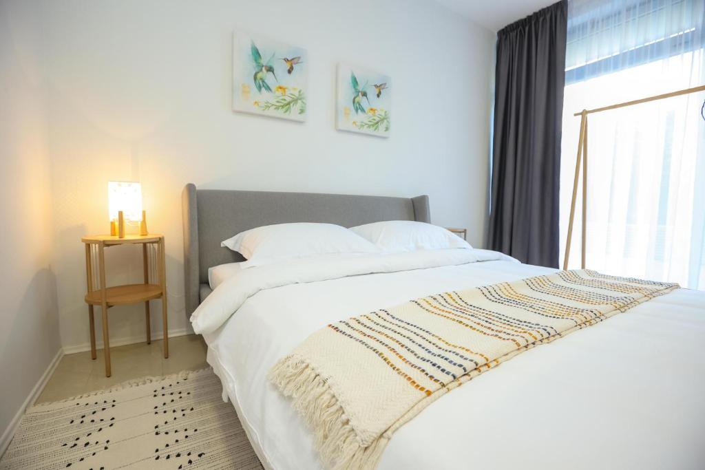 Posteľ alebo postele v izbe v ubytovaní Apartmani Kolovare
