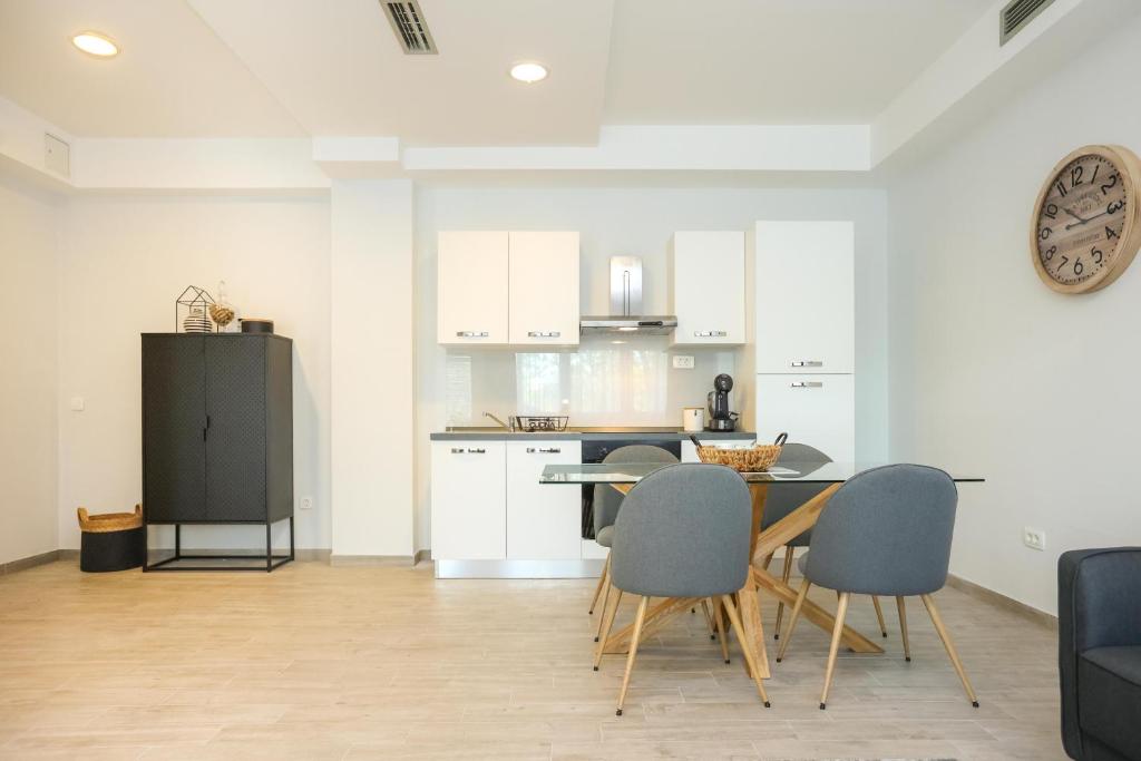 Kuchyňa alebo kuchynka v ubytovaní Apartmani Kolovare