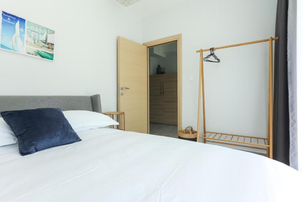 Posteľ alebo postele v izbe v ubytovaní Apartmani Kolovare