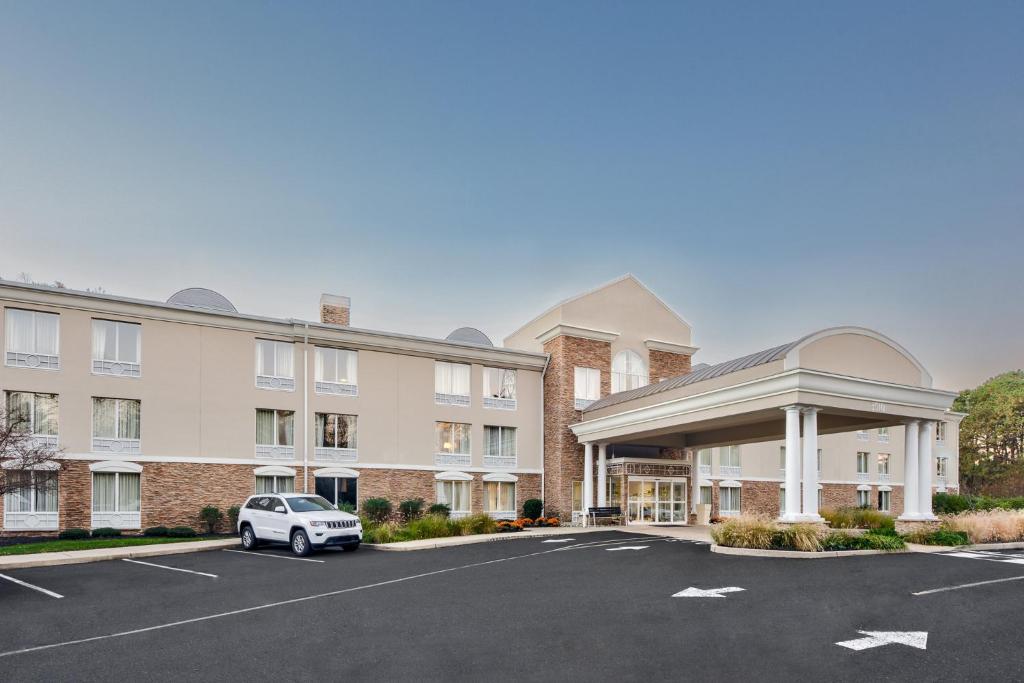 a car parked in a parking lot in front of a hotel at Holiday Inn Express - Neptune, an IHG Hotel in Neptune City