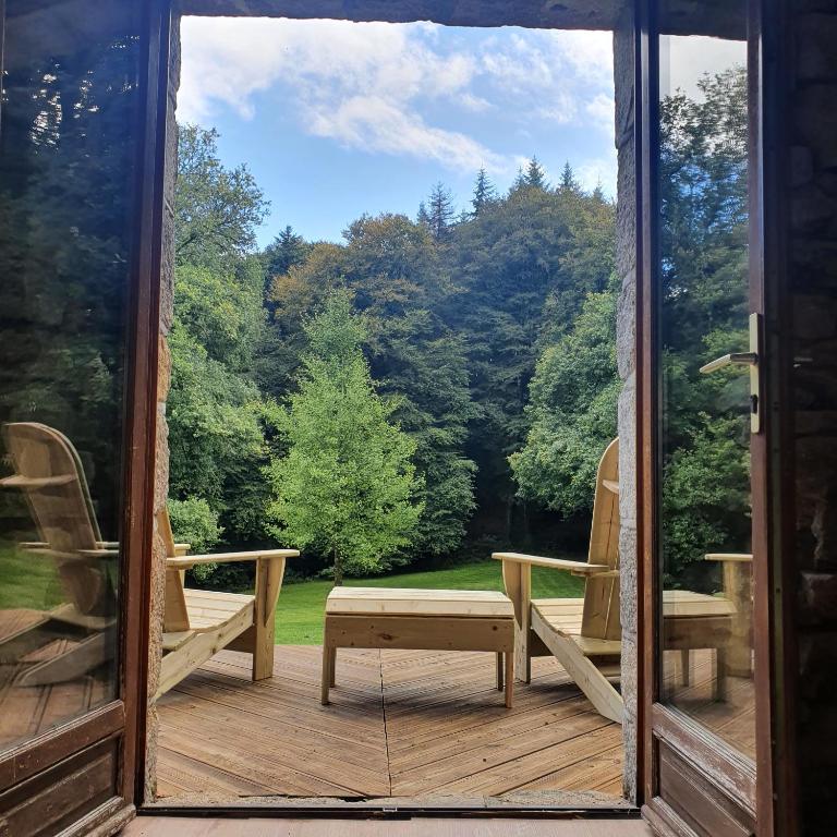 FORET TOTEM - en forêt 3 écogîtes avec 3 étoiles et 1 avec 2 étoiles - classement 2024 - Casa De Una Habitación
