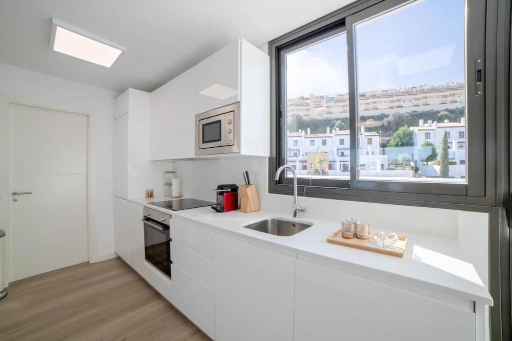 Kuchyň nebo kuchyňský kout v ubytování CT 209 - Navigolf Penthouse - La Cala de Mijas