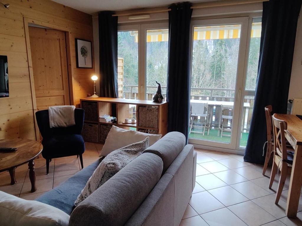 Area soggiorno di Appartement Saint-Jean-de-Sixt, 3 pièces, 5 personnes - FR-1-459-188