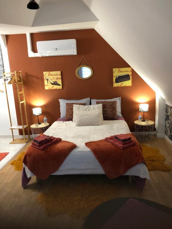 Llit o llits en una habitació de Chambre studio de saint-Louis