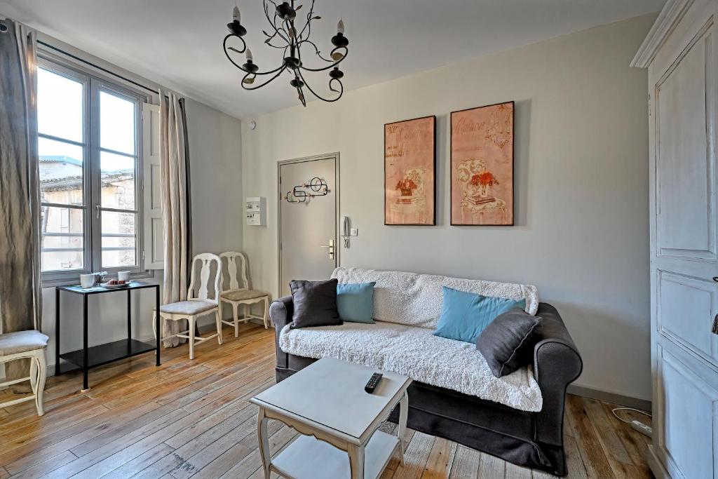 Au cœur des Papes, dans bâtisse de charme studios & appartements en cœur de ville - One-Bedroom Apartment