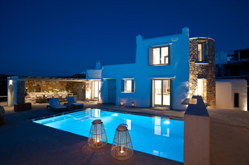Bazén v ubytování Mykonos Cloud White Villa nebo v jeho okolí