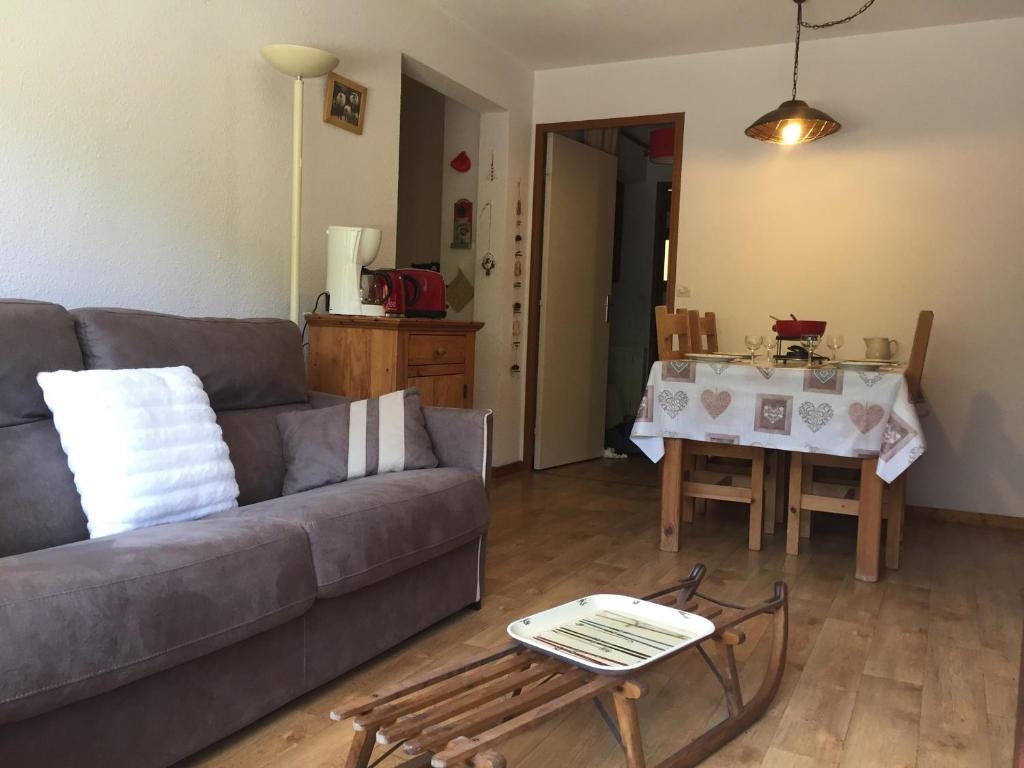 a living room with a couch and a table at Appartement La Clusaz, 2 pièces, 6 personnes - FR-1-459-38 in La Clusaz