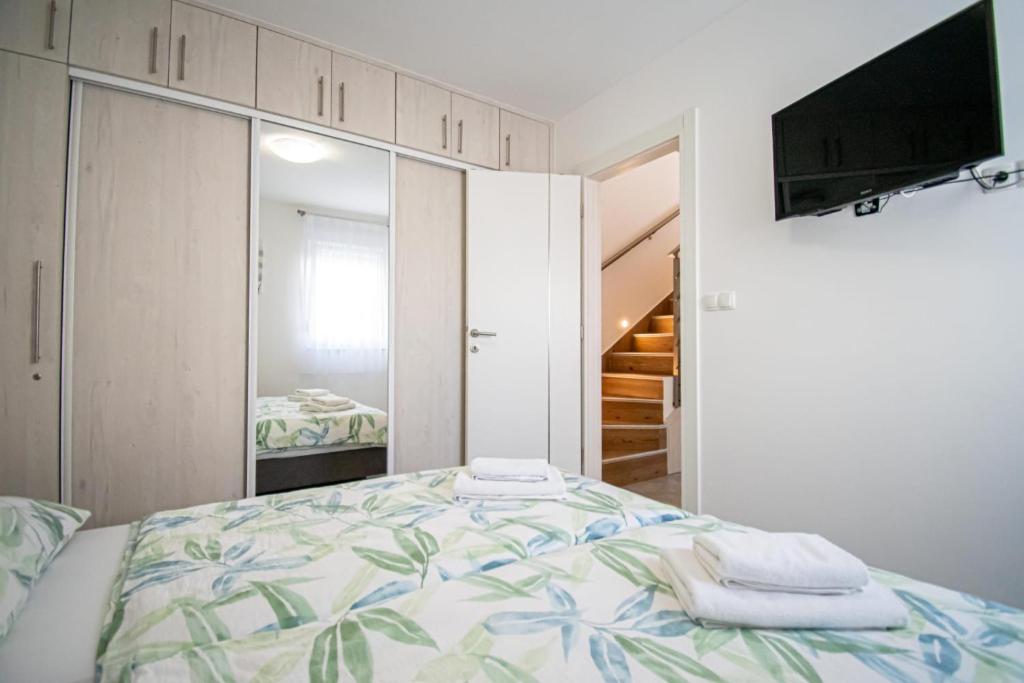 Posteľ alebo postele v izbe v ubytovaní Luxury apartment with swimming pool Ana