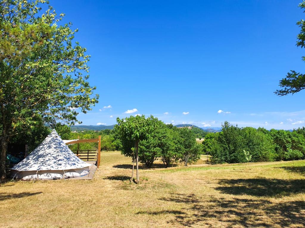 Příroda nedaleko luxury tent