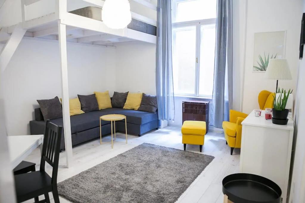 Central 30m2 A/C apartment, 3 min from NY cafe 1077 Budapest, 3 Almássy tér kép - 1
