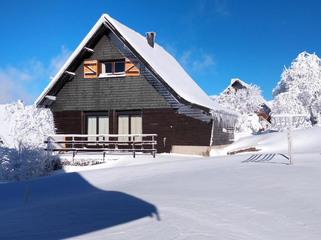 La cabane au pied des pistes v zime