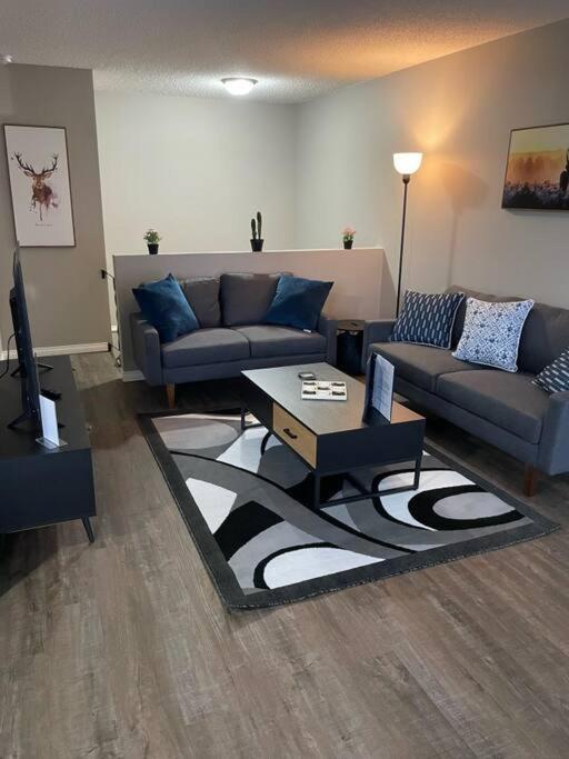 Wonderful 2bedroom apartment, Camrose (updated prices 2024)