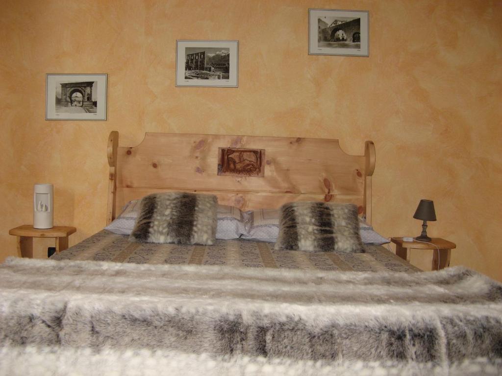 Łóżko lub łóżka w pokoju w obiekcie Maison Besenval