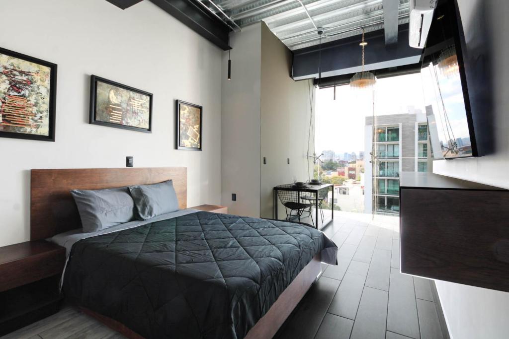 Un pat sau paturi într-o cameră la Centrico y cómodo LOFT 2