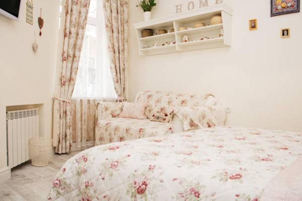 Romantic Apartment on Rynok square with Air-Conditioning - One-Bedroom Apartment Near Opera Theater