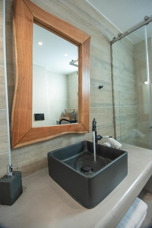 Kúpeľňa v ubytovaní Ammos Lux Apartments Crete