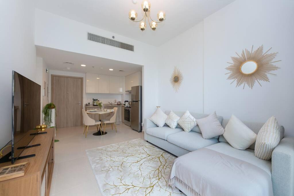 Spacious 1 Bedroom Una apartment, Town Square, 두바이 – 2023 신규 특가