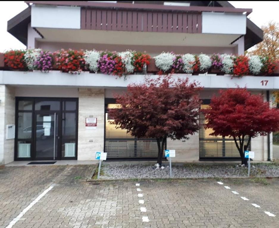 a building with flower boxes on the side of it at Schön und bequem Wohnung in Althengstett