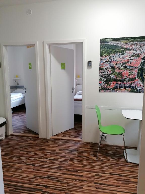 Fotografie z fotogalerie ubytování CUBE central rooms for 2 v Lublani