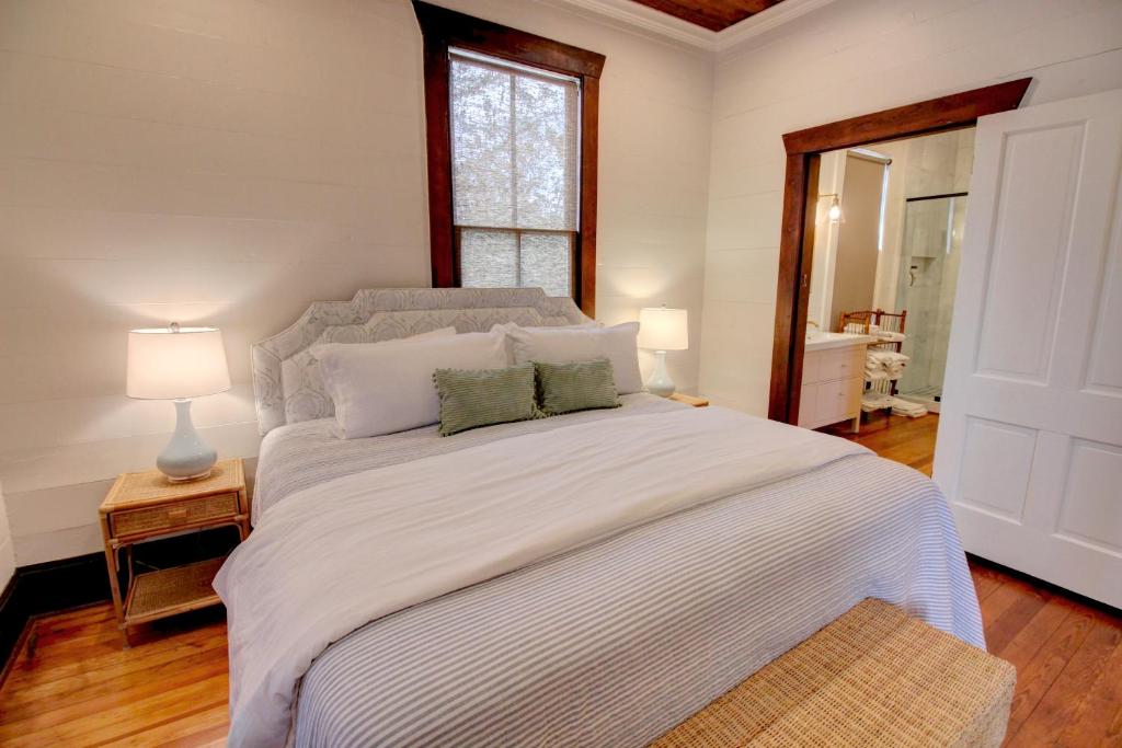 Historic 1899 Home for Summer - Three-Bedroom House