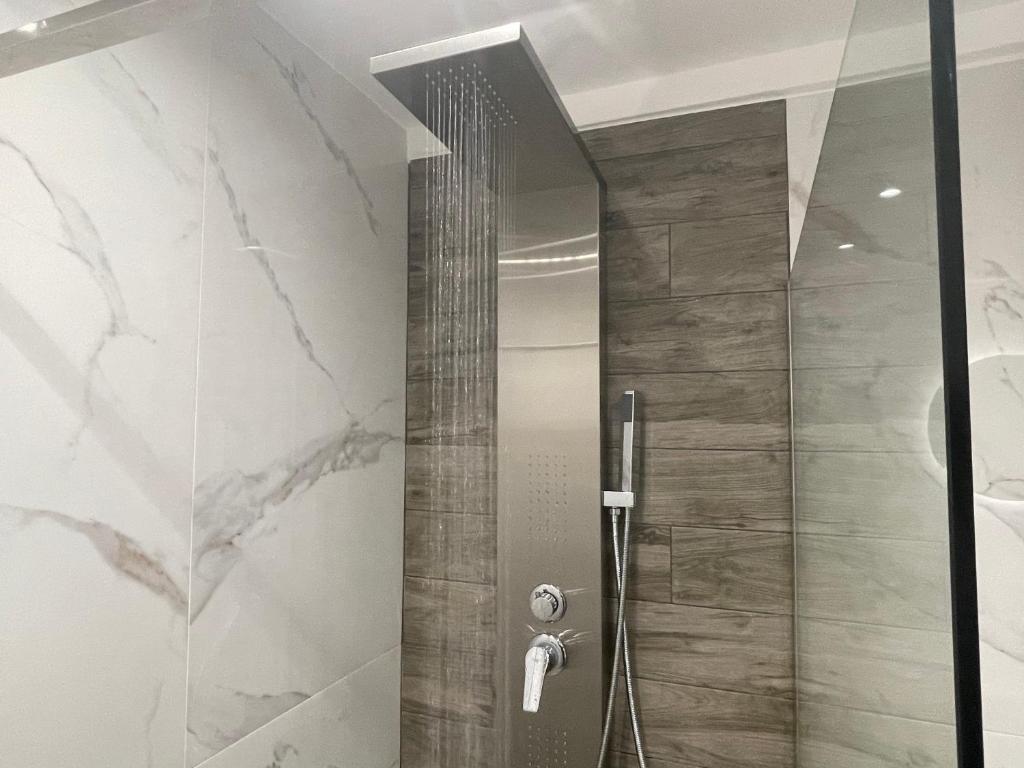 A bathroom at LOVELY AND SUNNY APARTAMENT 300m FROM BEACH!!