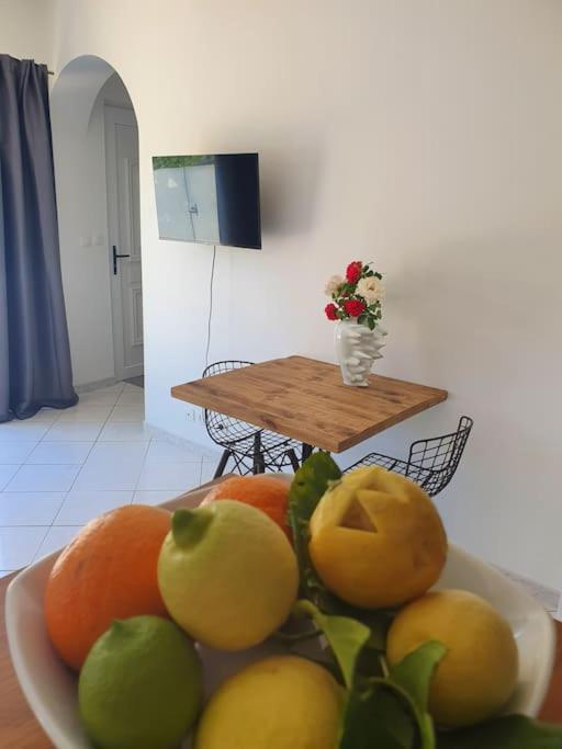 TV a/nebo společenská místnost v ubytování L'Abri Côtier, l'appart 60m2, 1 chb avec terrasse