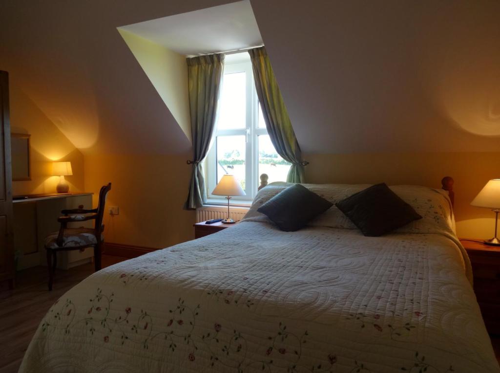 Postel nebo postele na pokoji v ubytování Bunratty Haven Bed & Breakfast
