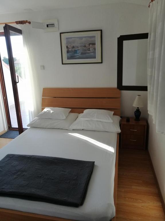Posteľ alebo postele v izbe v ubytovaní Apartment in Privlaka with sea view, terrace, air conditioning, WiFi 3591-1