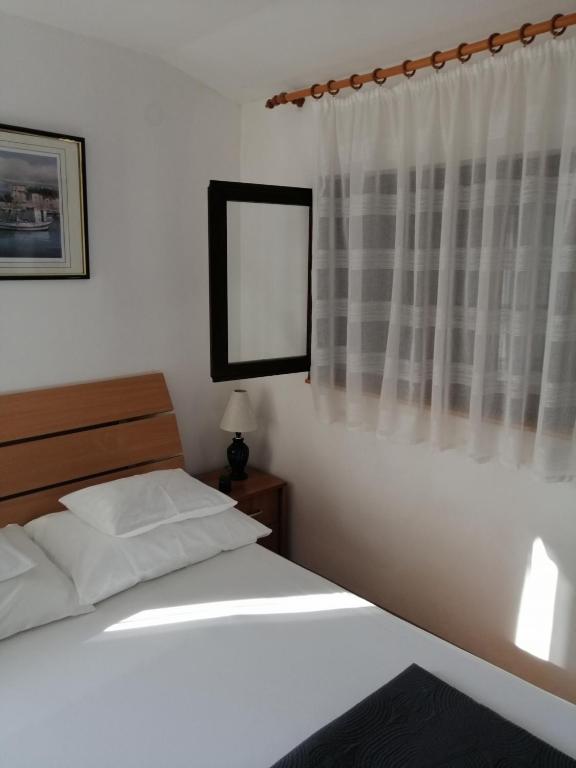 Posteľ alebo postele v izbe v ubytovaní Apartment in Privlaka with sea view, terrace, air conditioning, WiFi 3591-1