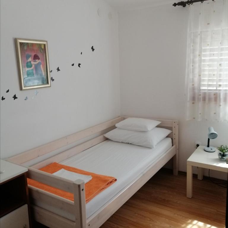 Posteľ alebo postele v izbe v ubytovaní Apartment in Privlaka with sea view, terrace, air conditioning, WiFi 3591-1