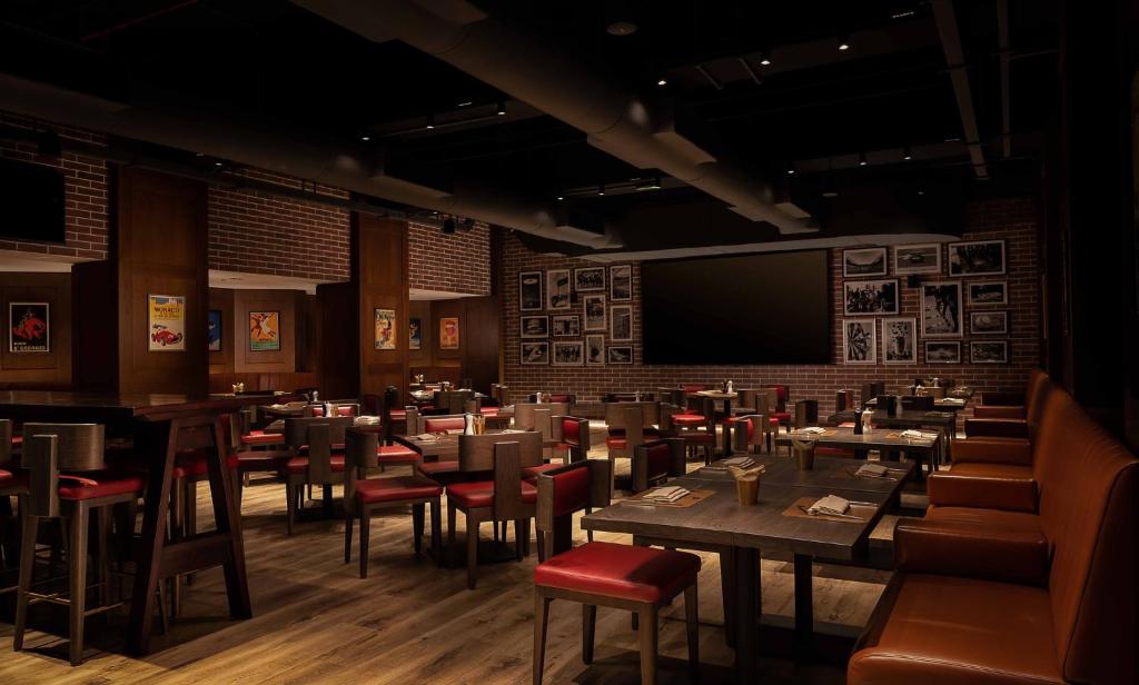 Restaurace v ubytování Crowne Plaza Muscat by IHG