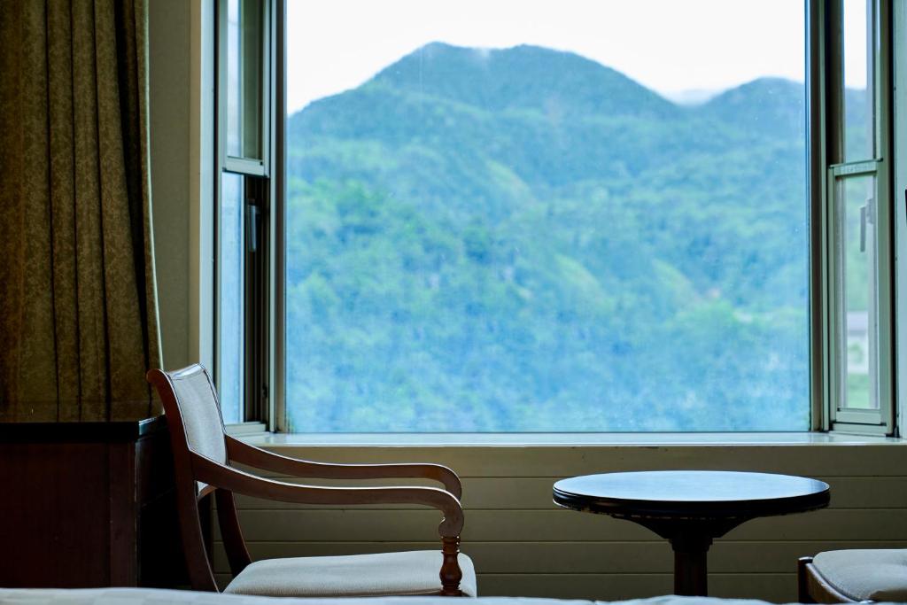 Nespecifikovaný výhled na hory nebo výhled na hory při pohledu z hotelu