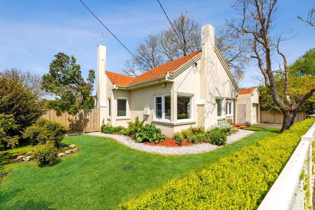 Devon by the Lake - Housity