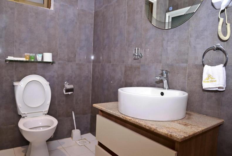 Koupelna v ubytování Hylise Hotel