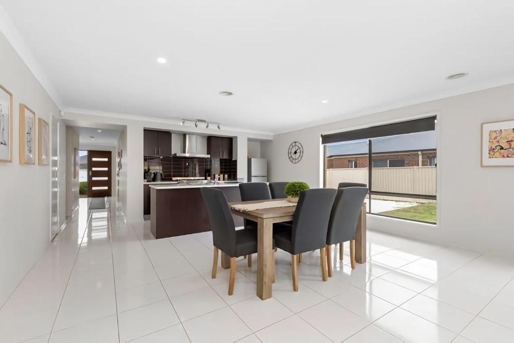 Chifley Place - Cool Suburban Crib! - Casa De Tres Dormitorios