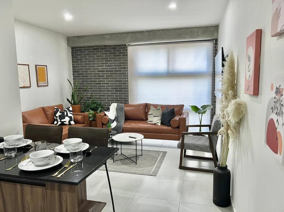 a living room with a couch and a table at DEPA BALANTY SUR in Guadalajara