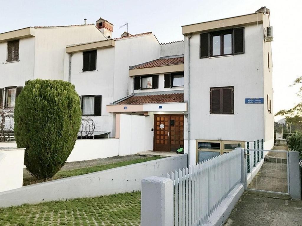 Budova, v ktorej sa apartmán nachádza