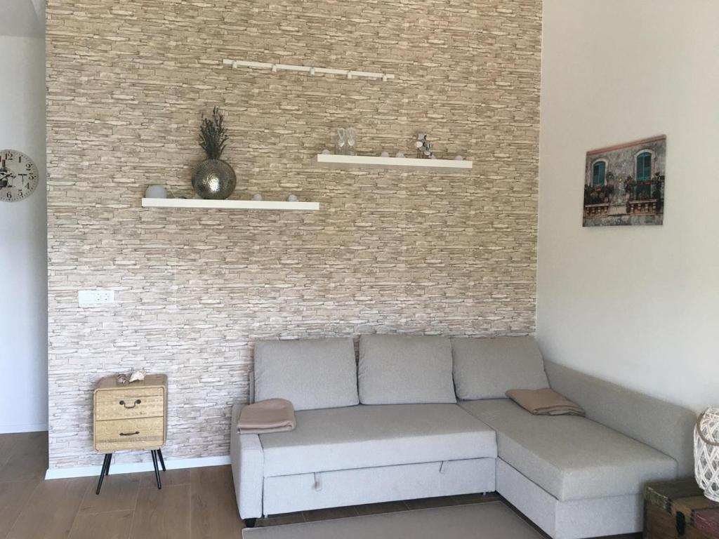 Apartments by the sea Poljica, Trogir - 11934 - One-Bedroom Apartment With Terrace And Sea View