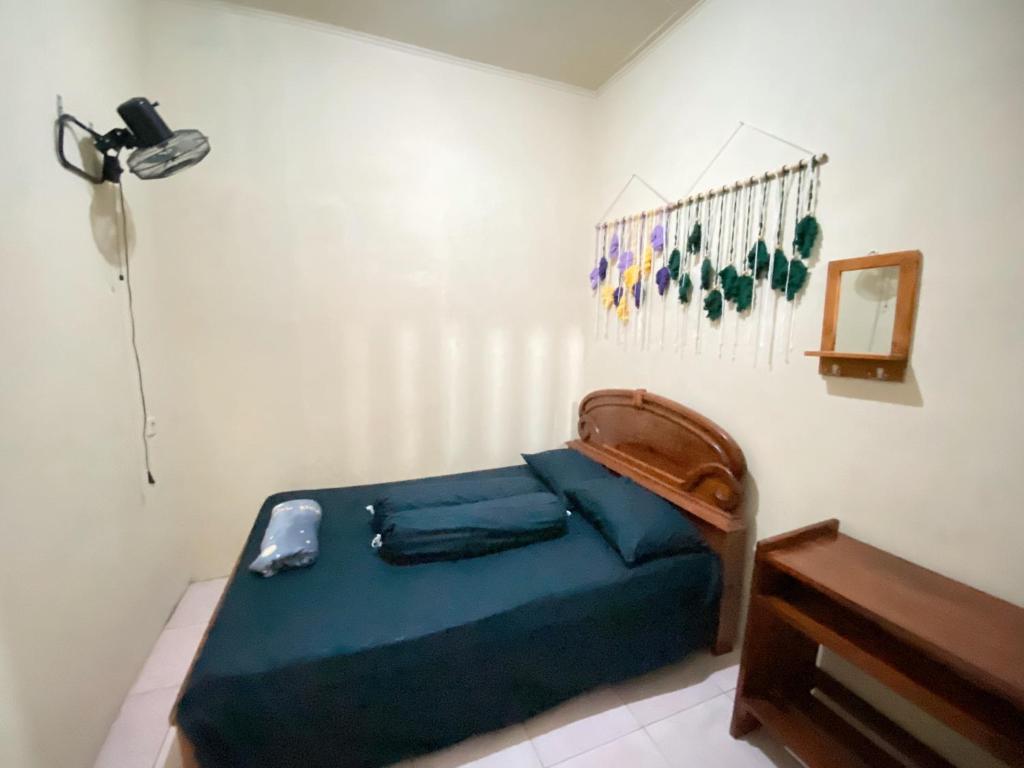 Postel nebo postele na pokoji v ubytování Sadewa homestay batukaras
