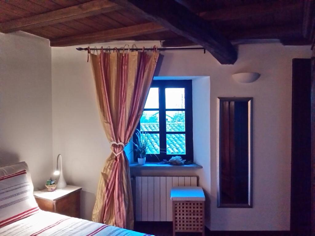 Postel nebo postele na pokoji v ubytování Altes Backhaus in Maranzana