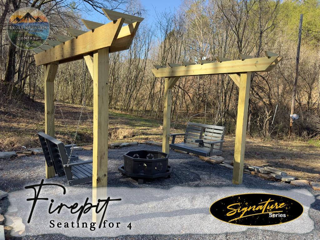 Vacation Home Take a Vacay 2 Bedroom ReModeled Cabin, Sevierville, TN