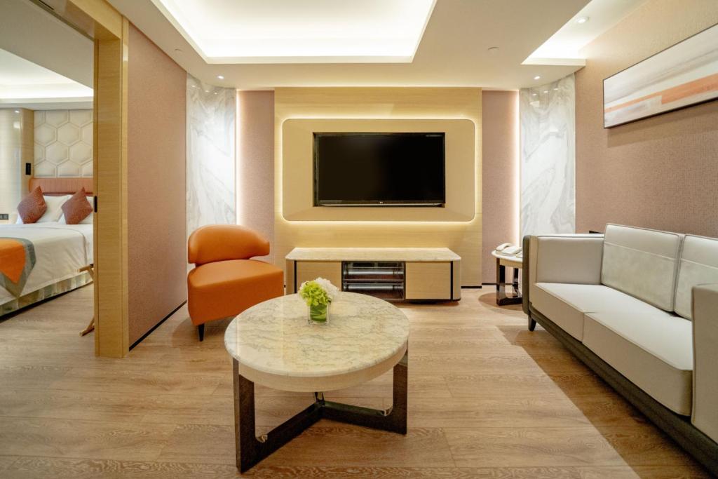TV a/nebo společenská místnost v ubytování Hotel Golden Dragon