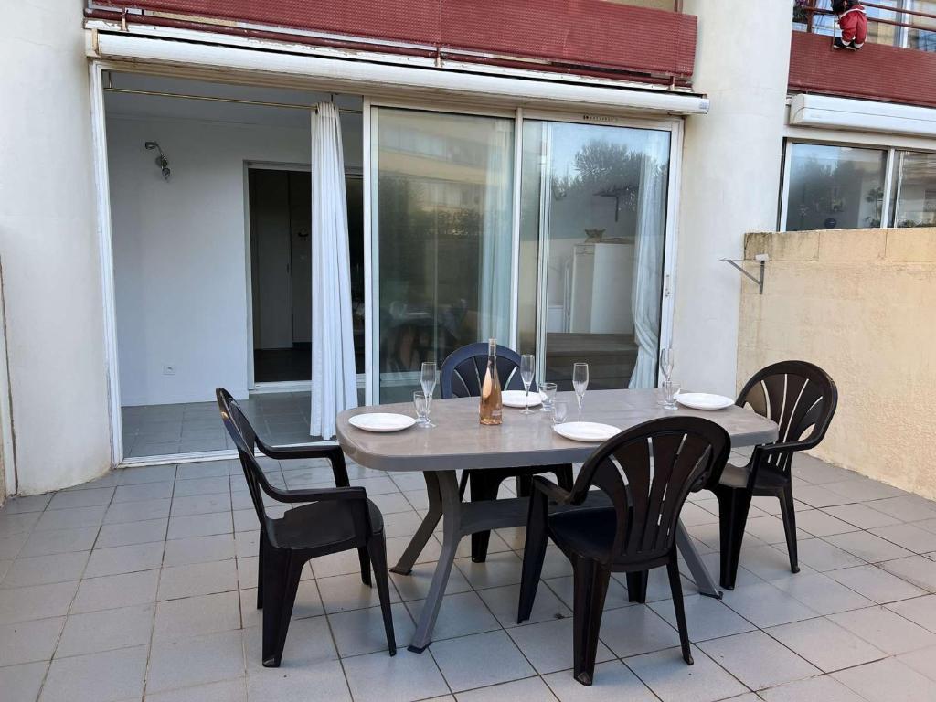 Balkón alebo terasa v ubytovaní T2 à Valras-Plage avec Terrasse, Parking Privé, 4 Pers., Proche Plage et Commerces - FR-1-701-19