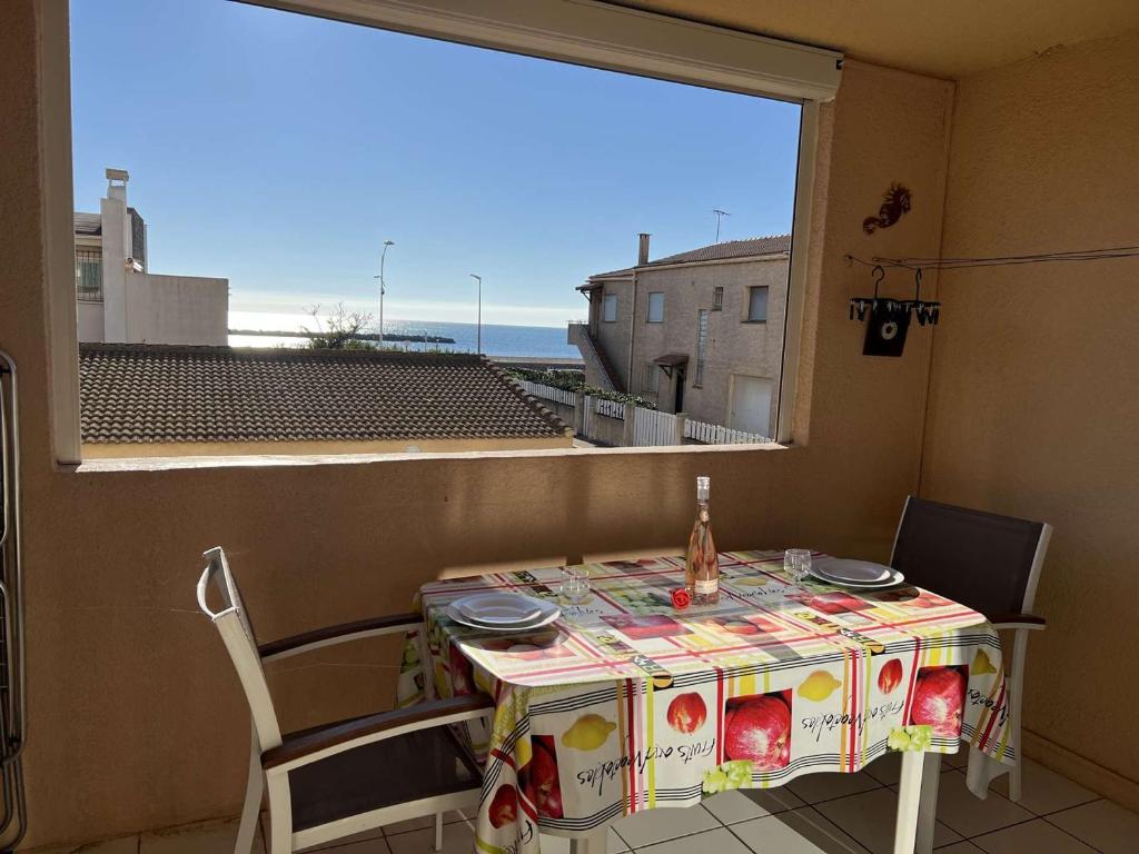 Balkón alebo terasa v ubytovaní Appartement T2 avec terrasse et garage, à 80m de la plage - FR-1-701-21