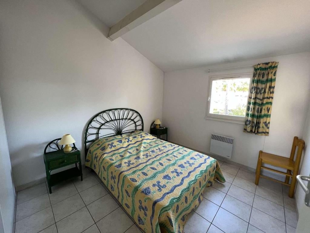 Posteľ alebo postele v izbe v ubytovaní Pavillon à Valras-Plage avec Piscine, Jardinet, Proche Plage et Commerces, Capacité 6 Personnes - FR-1-701-23
