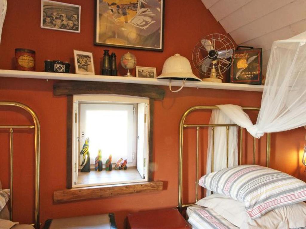 Łóżko lub łóżka w pokoju w obiekcie Maison 6 pers avec sauna et jardin, Suisse Normande - FR-1-497-172