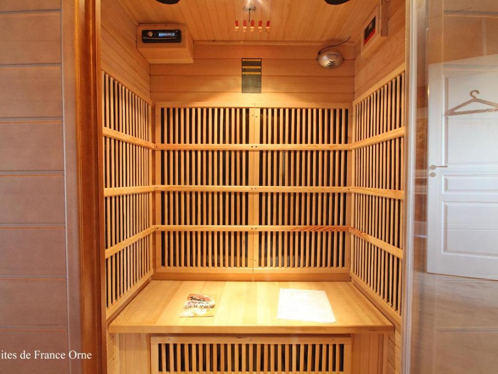 Zdjęcie z galerii obiektu Maison 6 pers avec sauna et jardin, Suisse Normande - FR-1-497-172 w mieście Bréel